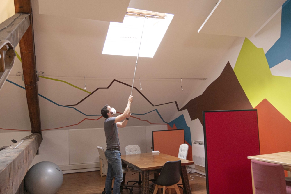 Aeration Photographie d'une personne en train d'aérer la pièce