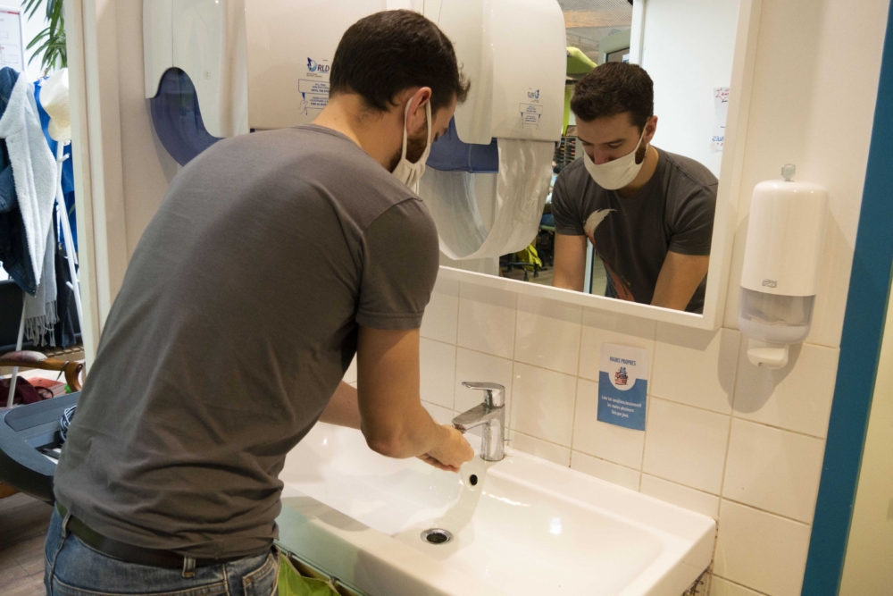 Lavage de main Photographie d'une personne en train de se laver les mains